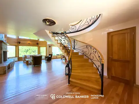 Casa en Alquiler con 4 cocheras