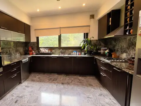 Casa Chalet  en Venta en Santa María de los Olivos, Malvinas Argentinas, G.B.A. Zona Norte