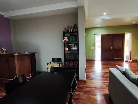 Casa 5 ambientes con 5 baños