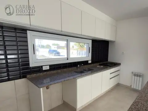 Casa 8 ambientes con 3 baños