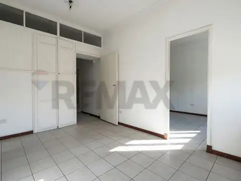 Avenida Hipólito Yrigoyen 4200
