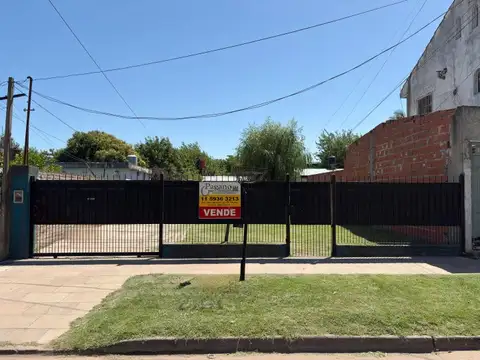 Casa con Gran Terreno de 500 m² a Mts. de Ruta 200