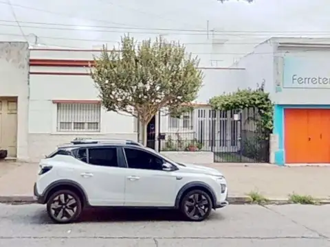 Casa de 2 Dormitorios - Lote Propio de 10 x 13 - La Plata