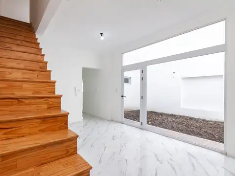 Casa 4 ambientes con 2 baños