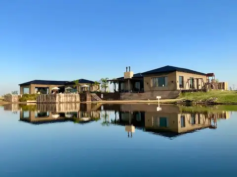 LOTE EN VENTA A LA LAGUNA EN EL NAUDIR, AGUAS PRIVADAS.