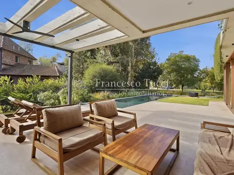 Casa en Venta con 4 cocheras