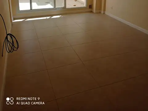AMPLIO MONOAMBIENTE CON PATIO. EDIFICIO CON PILETA Y SUM