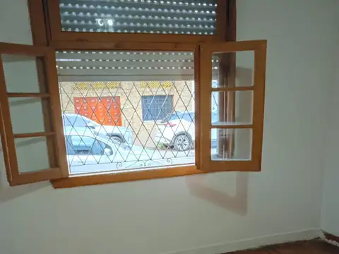 HERMOSA CASA DE 3 AMBIENTES COCINA COMEDOR Y PATIO