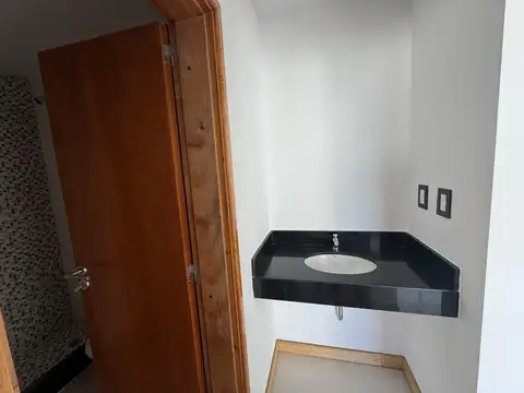 calle 60 entre 17 y 18 Piso 1 Departamento c