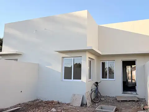 Casa 3 ambientes con 1 baño