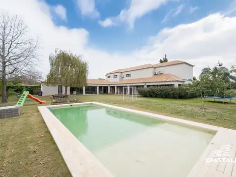 Venta / permuta - Casa 5 dormitorios en Cadaqués Funes Hills - Barrio privado.