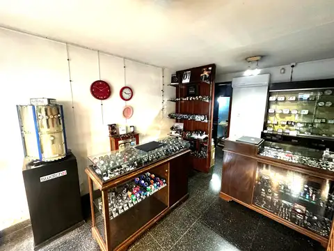 Alsina entre Alem y Alvear