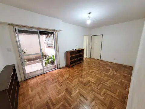 Ciudad de la Paz al 1400 * - Planta baja - Depto. Apto Profesional - 4 amb. c/ Patio y Toilette - Su