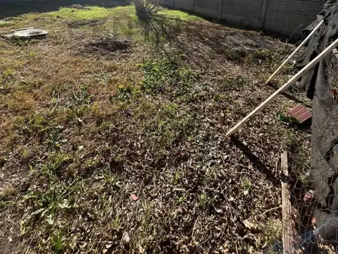 Casa a Refaccionar de 2 dormitorios en Venta en Los Hornos