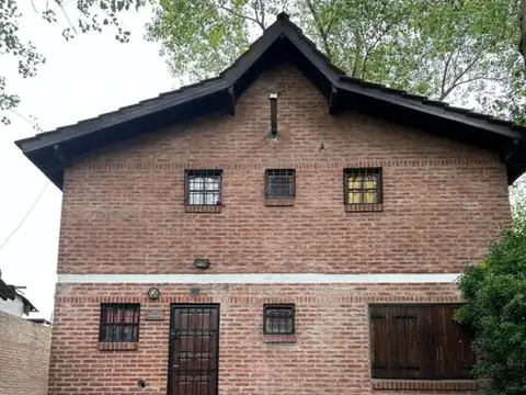 Casa en venta - 3 Dormitorios 2 Baños - 420Mts2 - Villa Gesell