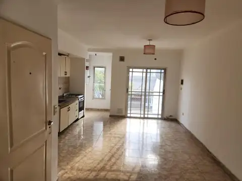 Jose C.paz 3700, Piso 1ero.