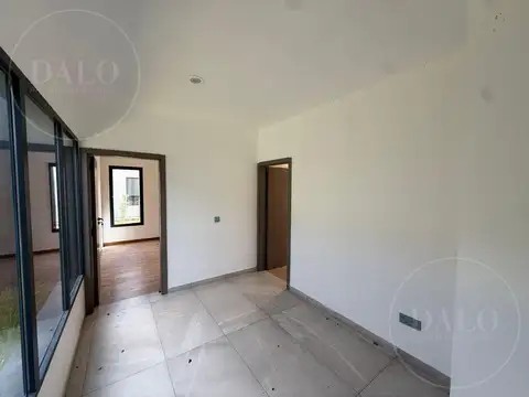 Casa en Venta con 6 cocheras