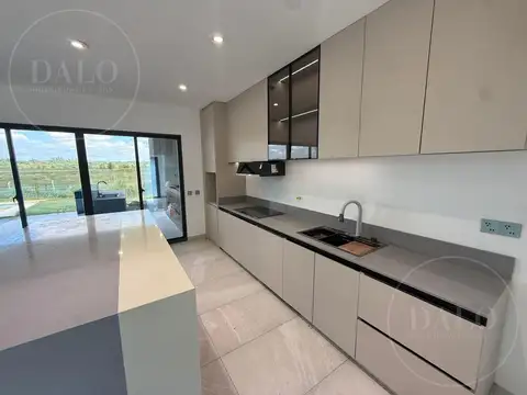 Casa 4 ambientes 300m2 en Venta en El Naudir