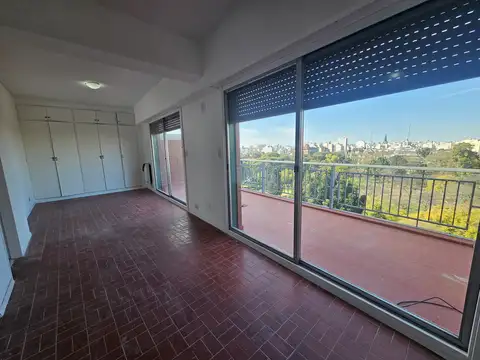 Departamento Monoambiente con Balcón en Alquiler. Flores