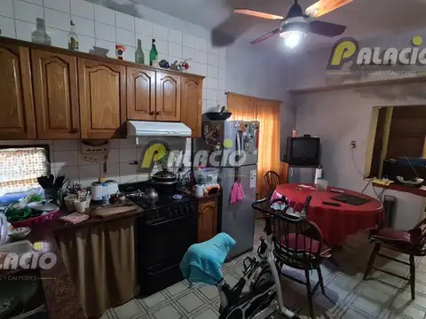 Casa 4 ambientes con 2 baños