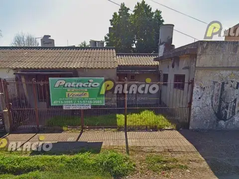 Casa 4 Amb. con Fondo Libre y Cochera en San Andrés