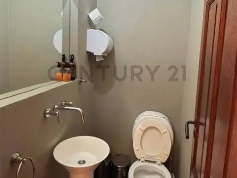 Venta Casa/ oficina premium de 8 ambientes con jardín y pileta en Vicente Lopez