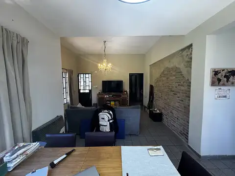 Casa en Venta con 3 cocheras