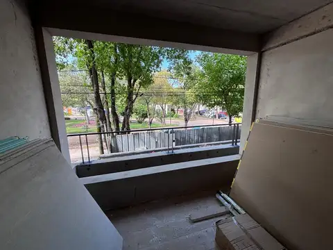 VENTA 2 AMBIENTES AL FRENTE CON COCHERA EN SAN ISIDRO
