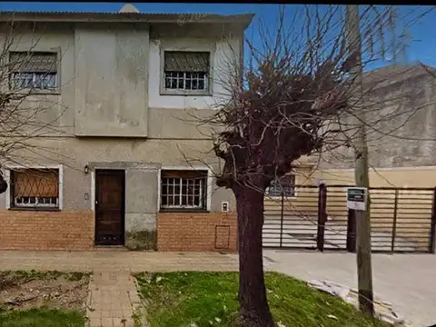 VENTA CASA EN CASEROS 4 AMBIENTES