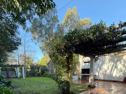 Casa en Venta con 4 cocheras