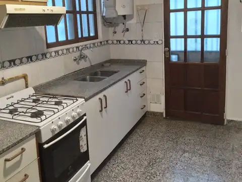 PH de 2 ambientes al frente, con cochera y patio