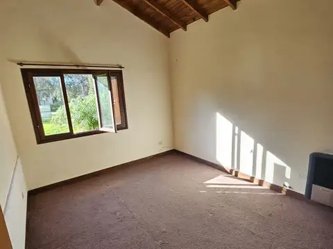 Casa 4 ambientes con 2 baños