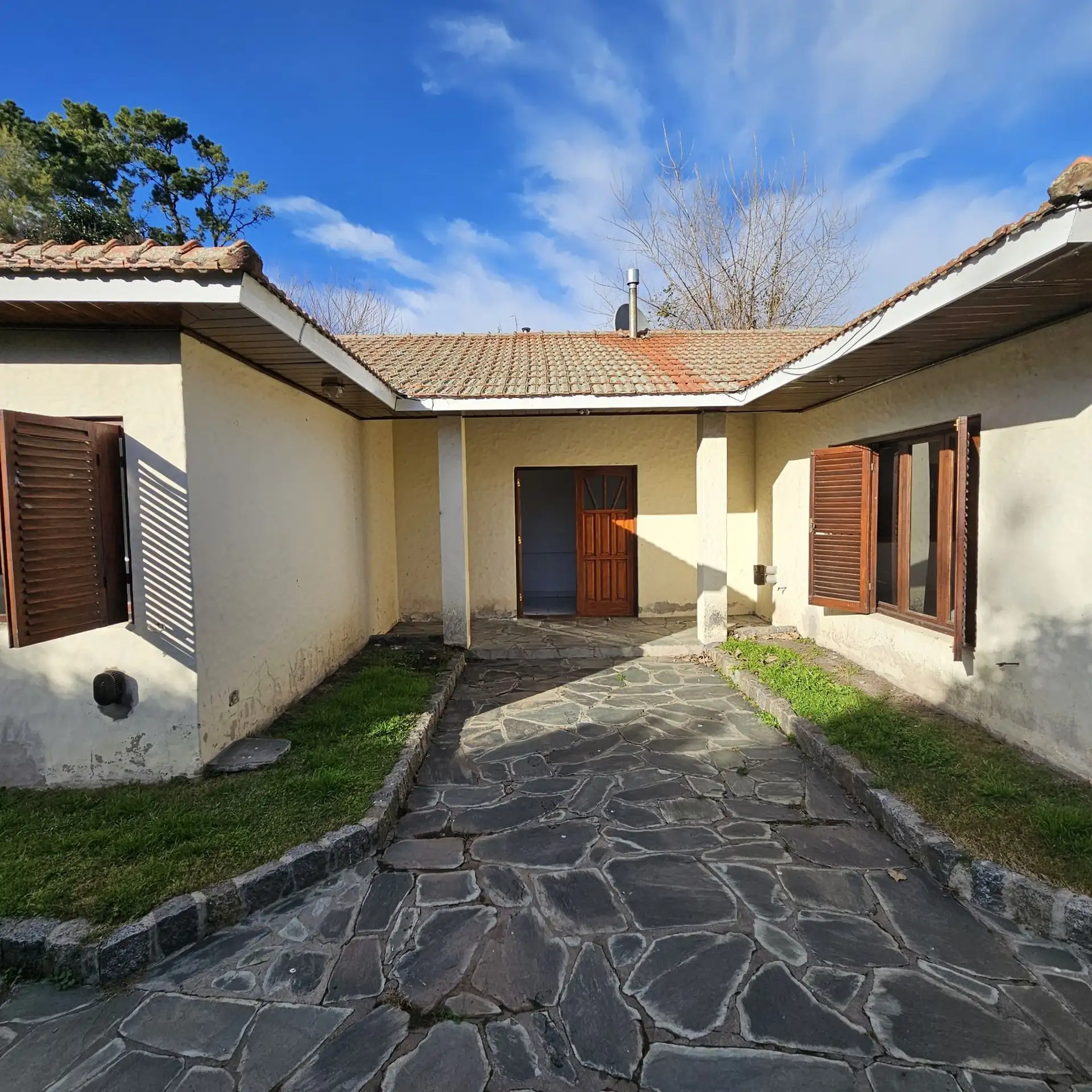 Chalet 4 ambientes con pileta en Barrio privado La Armonia