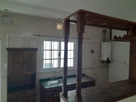 Casa 3 ambientes con 1 baño