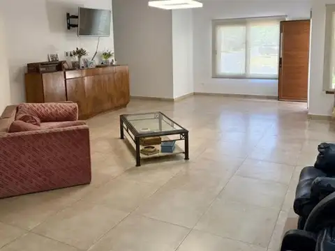 Casa en Alquiler de 3 dormitorios