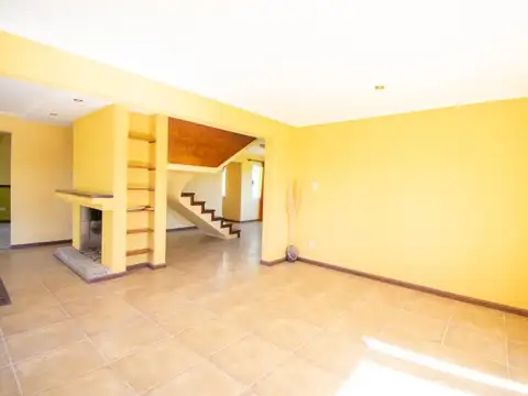 Casa 9 ambientes con 4 baños