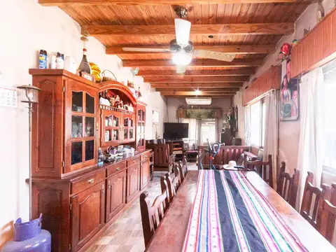 Casa 4 ambientes con 2 baños