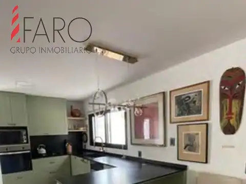 Casa con piscina a 2 cuadras de playa brava