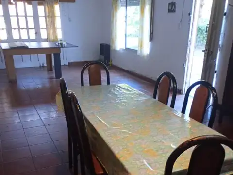 Casa 4 ambientes con 2 baños