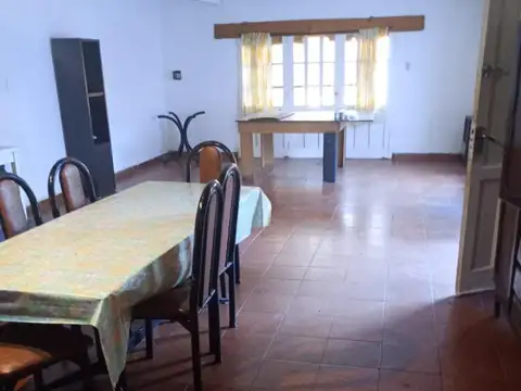 Casa en Alquiler con 1 cochera