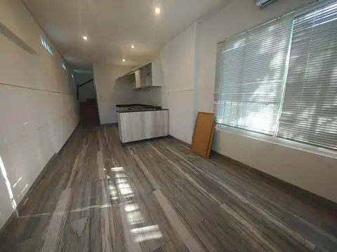 PH en alquiler de 2 ambientes con patio. San Isidro