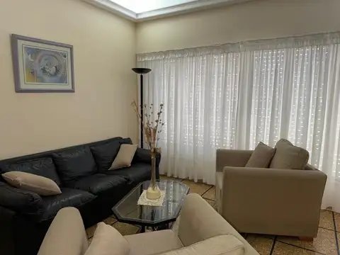 CASA EN VENTA C/AMPLIO FONDO Y QUINCHO-AVELLANEDA