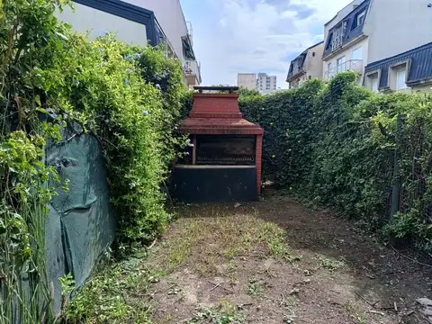 VENTA TRIPLEX CON JARDIN Y PARRILLA