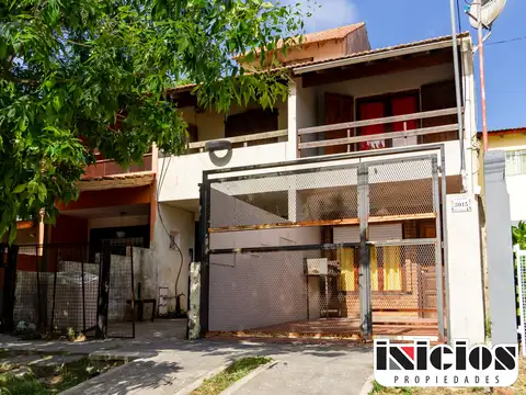 Tríplex amplio en zona residencial - C1006