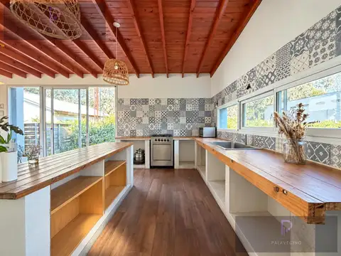 Casa 4 ambientes con 2 baños
