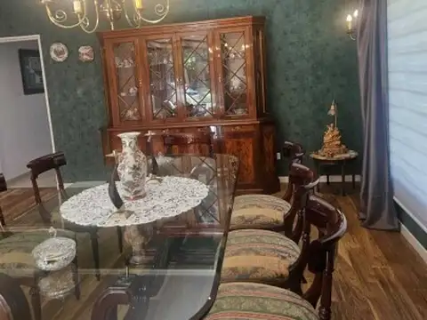 Casa en Venta con 4 cocheras