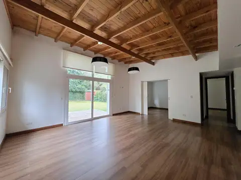 Casa 3 ambientes con 2 baños