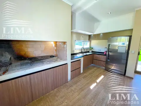 Casa 5 ambientes con 3 baños