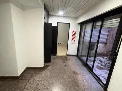 Oficina 4 ambientes con 2 baños