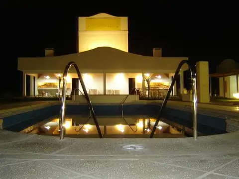 Hotel en Alquiler en Federacion - 92 Plazas - en Funcionamiento